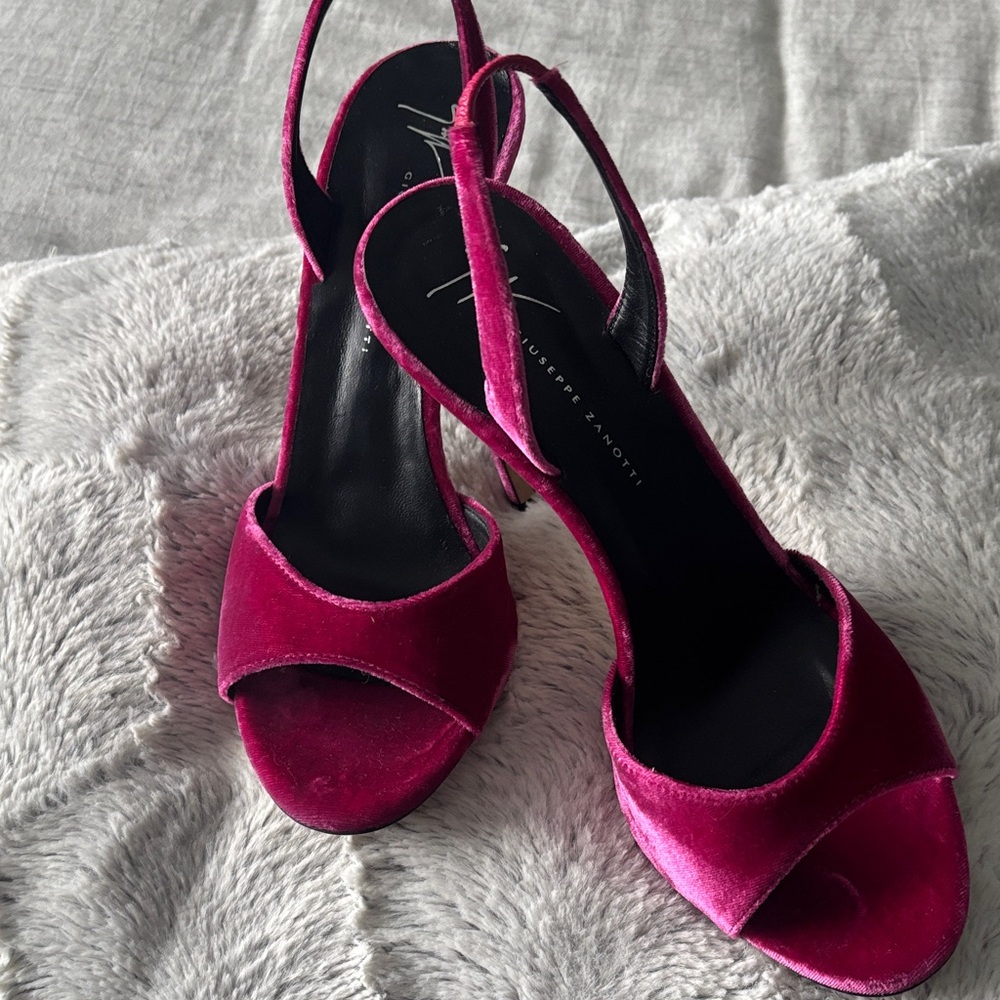 Giuseppe Zanotti Fuchsia Velvet Slingback Heels